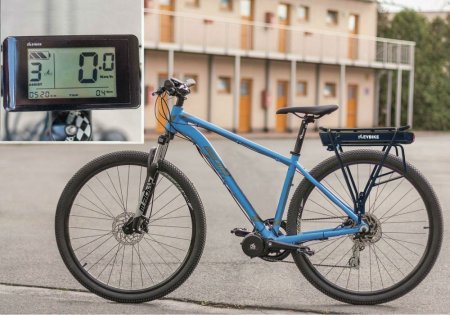 SADA COMFORT PRO BĚŽNOU CYKLISTIKU - Výkon pohonu: Standardní 250W, Dojezd a umístění baterie: V nosiči, dojezd až 160 km (15,6Ah, 562Wh), Rychlost nabíjení: Standardní nabíjení 2 A, Typ displeje: Základní LCD C961