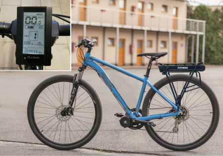 SADA COMFORT PRO BĚŽNOU CYKLISTIKU - Výkon pohonu: Standardní 250W, Dojezd a umístění baterie: V nosiči, dojezd až 160 km (15,6Ah, 562Wh), Rychlost nabíjení: O polovinu rychlejší nabíjení 5 A, Typ displeje: Pokročilý LCD C965