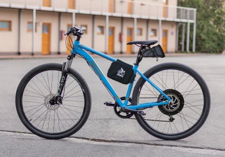 SET CITY COMFORT - Motor power: Standard 500W, Motor location: In the rear wheel, rim size 26 ", Battery range and location: Bag, range up to 180 km (19Ah, 684Wh), Charging speed: Standard 2 A